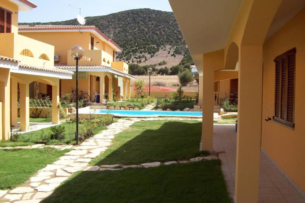 Villa Su Due Livelli Super Accessoriata Сант'Анна-Аррези Экстерьер фото